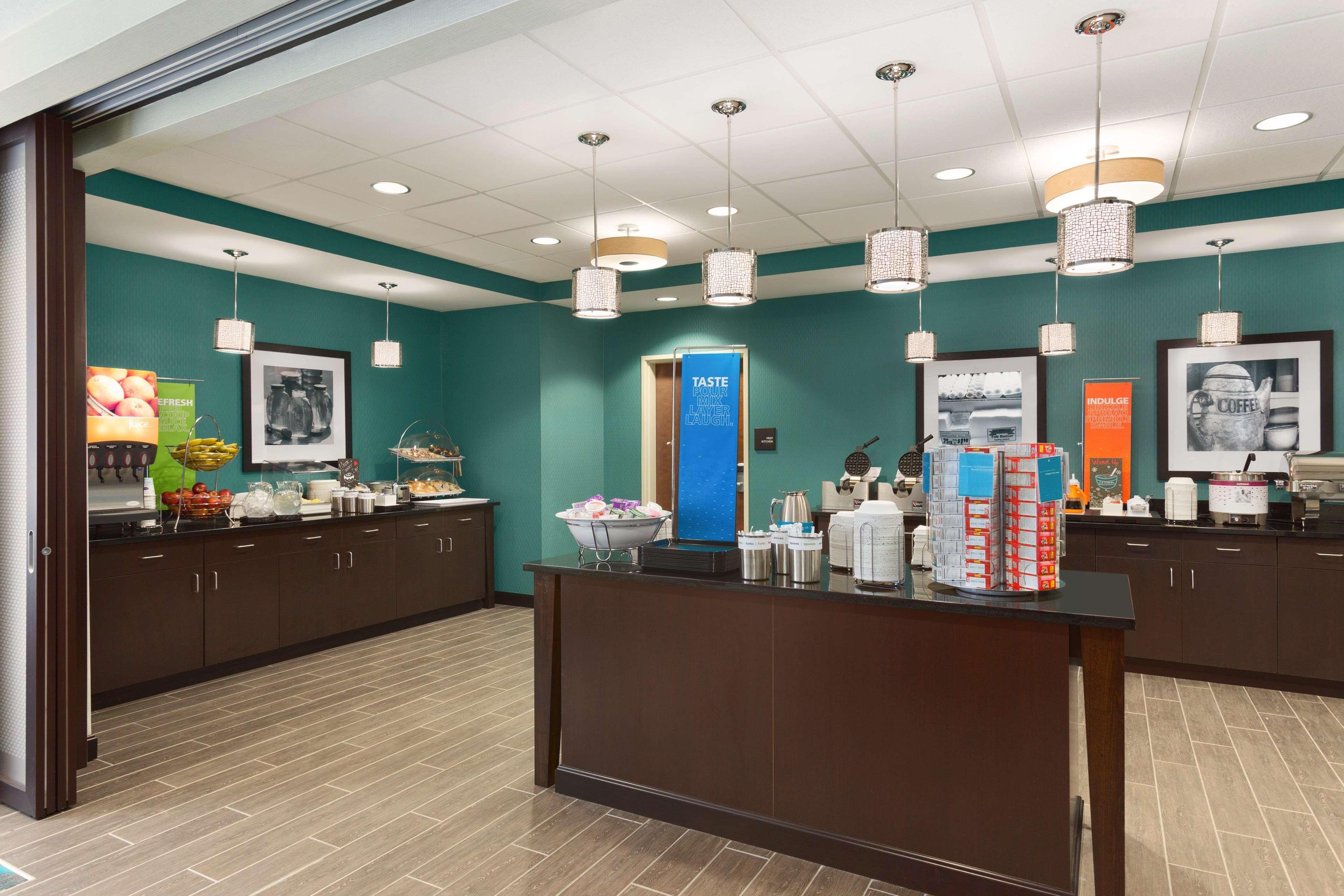 Hampton Inn Феърмонт Екстериор снимка