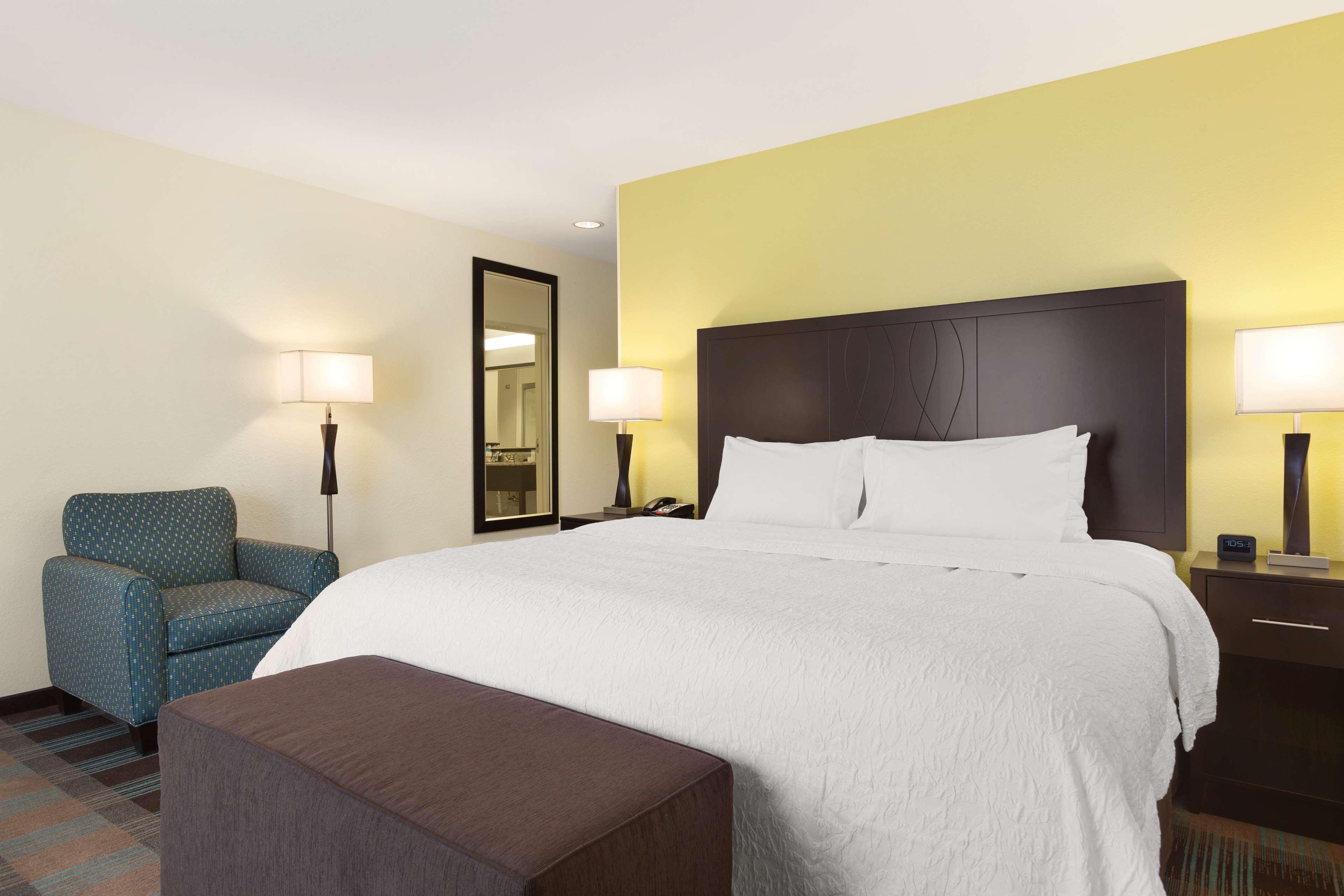 Hampton Inn Феърмонт Екстериор снимка