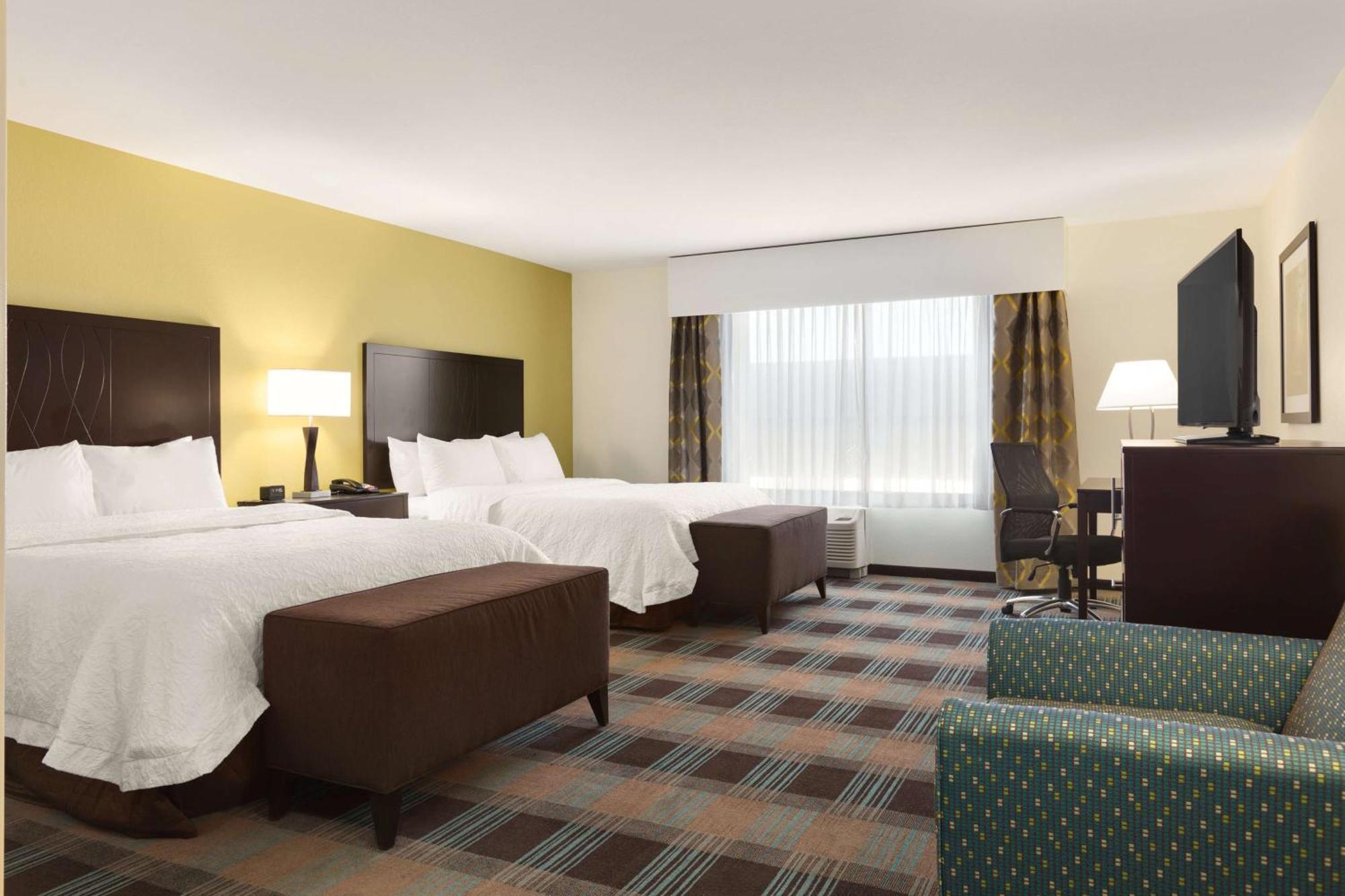 Hampton Inn Феърмонт Екстериор снимка