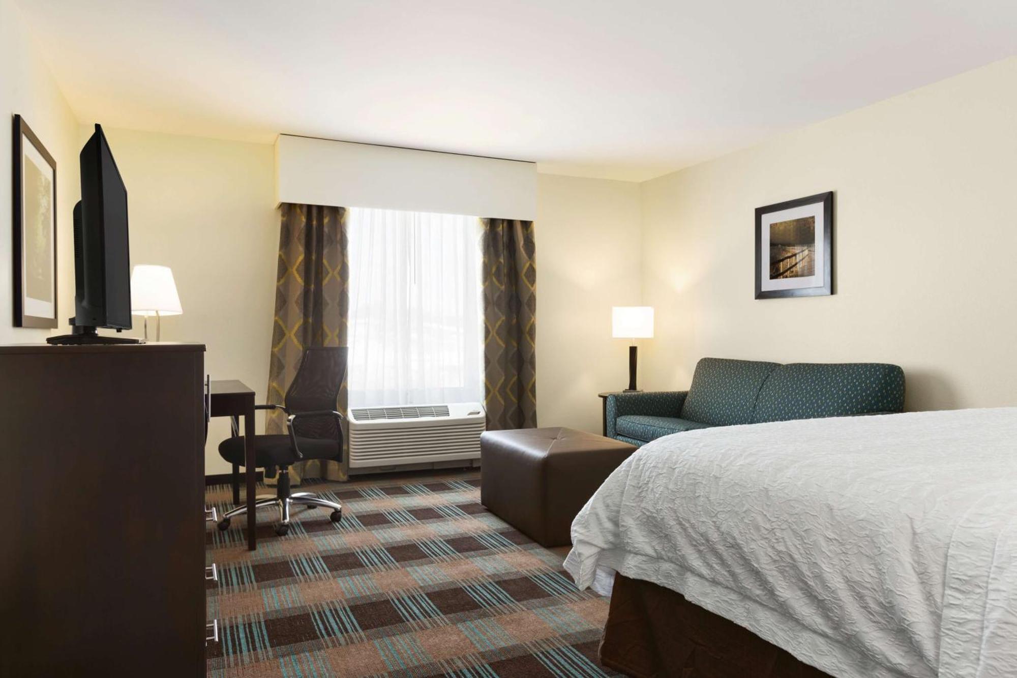Hampton Inn Феърмонт Екстериор снимка