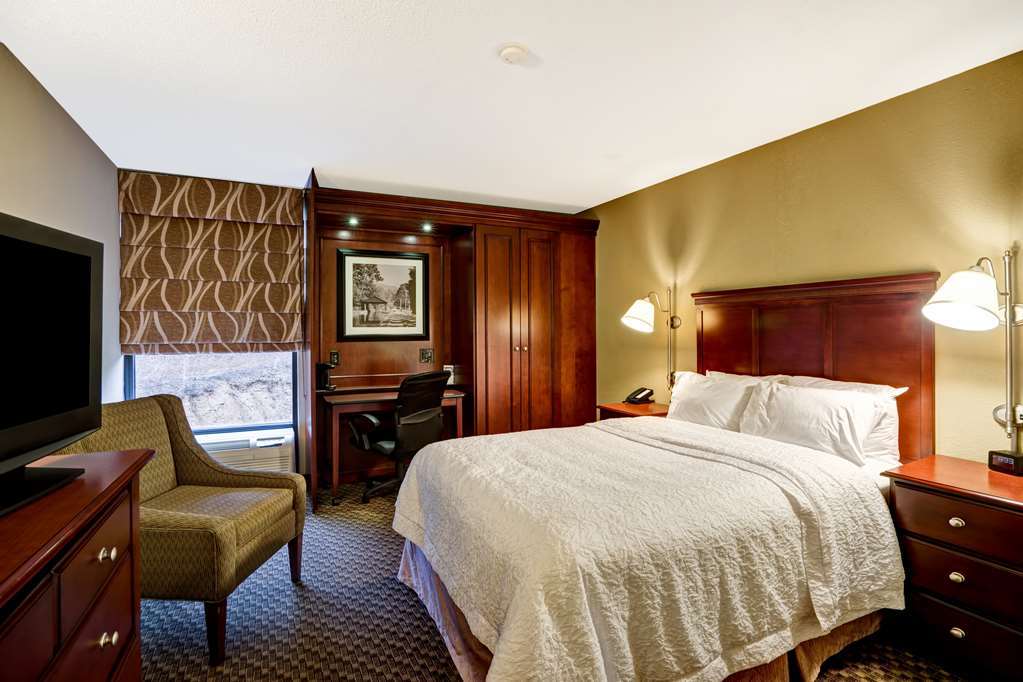 Hampton Inn Феърмонт Стая снимка