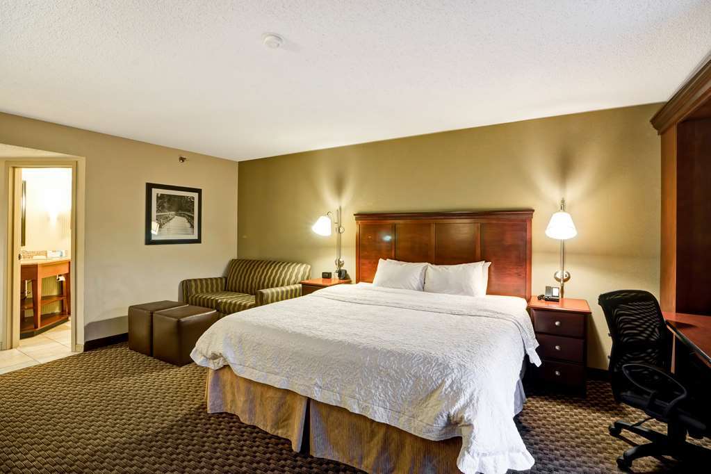 Hampton Inn Феърмонт Стая снимка